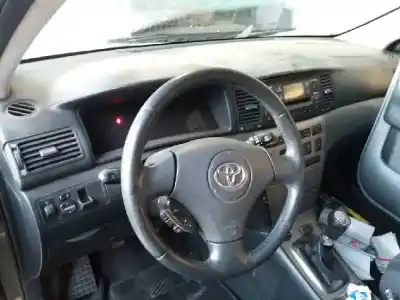 Veículo de Sucata toyota corolla (e12) 2.0 d-4d linea luna berlina do ano 2002 alimentado 1cdftv