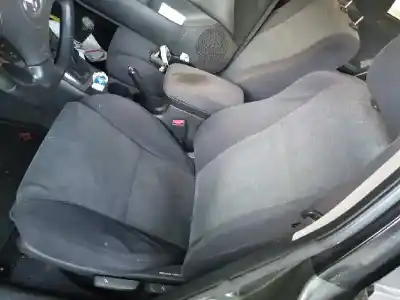 Veículo de Sucata toyota corolla (e12) 2.0 d-4d linea luna berlina do ano 2002 alimentado 1cdftv