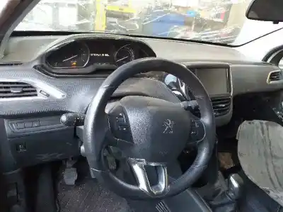 Scrapping Vehicle peugeot 208 i (ca_, cc_) 1.2 vti 82 of the year 2018 powered hmr