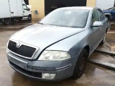 Veículo de Sucata skoda octavia berlina (1z3) trend do ano 2001 alimentado bjb