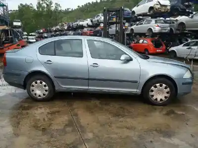 Veículo de Sucata skoda octavia berlina (1z3) trend do ano 2001 alimentado bjb