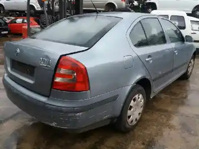 Veículo de Sucata skoda octavia berlina (1z3) trend do ano 2001 alimentado bjb