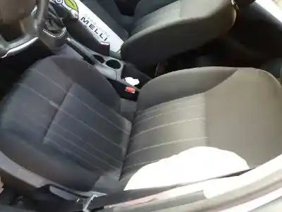 Vehicul casat citroen c4 lim. business al anului 2001 alimentat 8fp