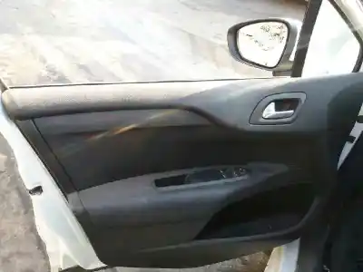 Vehicul casat citroen c4 lim. business al anului 2001 alimentat 8fp