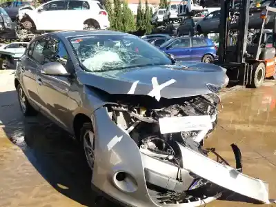 Veículo de Sucata renault megane iii berlina 5 p dynamique do ano 2010 alimentado k9k832