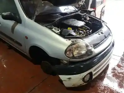 Véhicule à la ferraille RENAULT                                            CLIO II FASE II (B/CB0)                                                                                                                                                                                                                                    Authentique                                                                                                                                                                                                                                                de l'année 2001 alimenté 