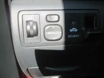 Veicolo di demolizione toyota corolla (_e12_) 1.4 vvt-i (zze120_) dell'anno 2004 alimentato 