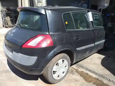 Sloopvoertuig RENAULT MEGANE II BERLINA 3P Confort Dynamique 131 CV / 96 KW van het jaar 2001 aangedreven F9Q804