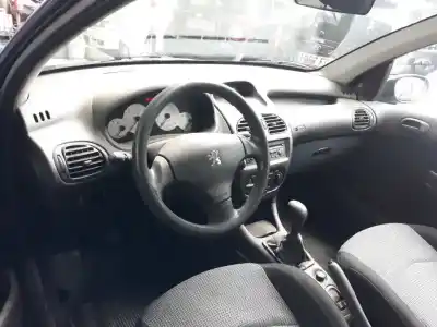 Veículo de Sucata peugeot 206 berlina x-line refri do ano 2004 alimentado 8hx