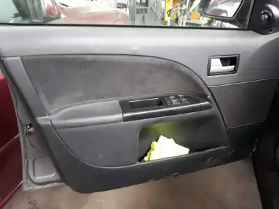 Veicolo di demolizione ford mondeo turnier (ge) ghia dell'anno 2002 alimentato d6ba