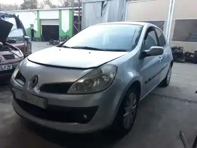 Veículo de Sucata renault clio iii confort dynamique do ano 2008 alimentado k9k766