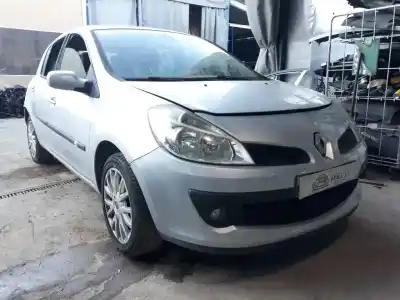 Veículo de Sucata renault clio iii confort dynamique do ano 2008 alimentado k9k766