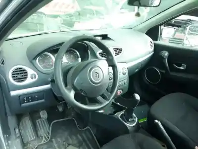 Veículo de Sucata renault clio iii confort dynamique do ano 2008 alimentado k9k766