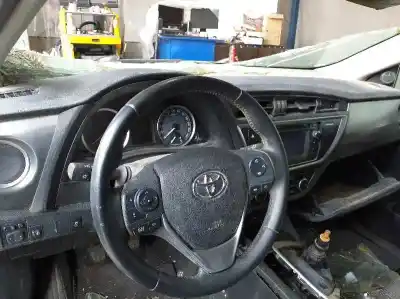 Veículo de Sucata toyota auris active do ano 2001 alimentado 1adftv