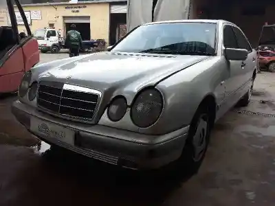 Hurda Aracı MERCEDES                                           CLASE E (BM 210) BERLINA                                                                                                                                                                                                                                   OM 602.982                                                                                                                                                                                                                                                 Yılın 1998 güçlü 602982