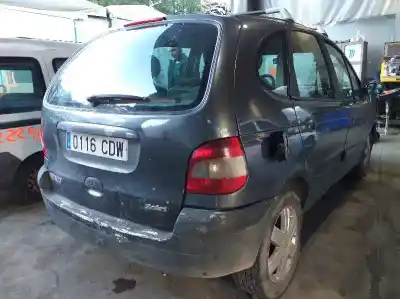 Véhicule à la ferraille renault scénic i monospace (ja0/1_, fa0_) 1.9 dti (ja1u) de l'année 2001 alimenté f9q744