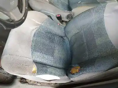 Véhicule à la ferraille renault scénic i monospace (ja0/1_, fa0_) 1.9 dti (ja1u) de l'année 2001 alimenté f9q744