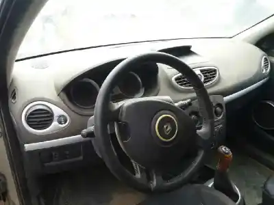 Veículo de Sucata renault clio iii emotion do ano 2006 alimentado k9k768