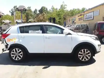 Verschrottungsfahrzeug kia sportage emotion 4x2 des jahres 2001 angetrieben d4fd