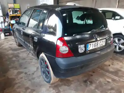 Véhicule à la ferraille RENAULT                                            CLIO II FASE II (B/CB0)                                                                                                                                                                                                                                    Confort Expression                                                                                                                                                                                                                                         de l'année 2001 alimenté K9K704