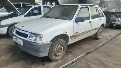 Veicolo di demolizione opel corsa a swing dell'anno 1990 alimentato 12nv