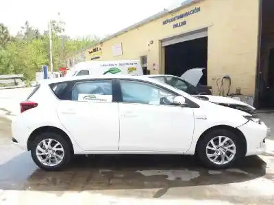 Verschrottungsfahrzeug TOYOTA AURIS Hybrid Active des Jahres 2016 angetrieben 