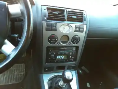 Véhicule à la ferraille ford mondeo turnier (ge) trend (06.2003->) (d) de l'année 2001 alimenté g/chba