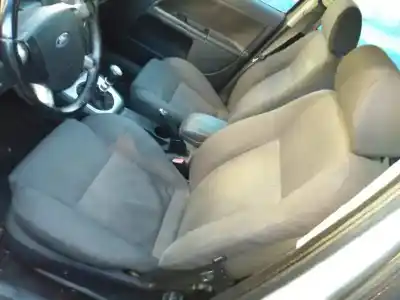 Véhicule à la ferraille ford mondeo turnier (ge) trend (06.2003->) (d) de l'année 2001 alimenté g/chba