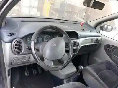 Scrapping Vehicle renault scenic (ja..) 1.9 d rt 64 cv / 47 kw of the year 2000 powered f8q790