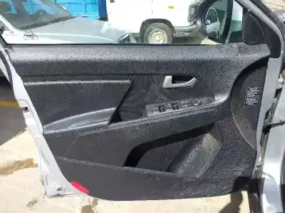 Veicolo di demolizione kia sportage concept 4x2 dell'anno 2001 alimentato d4fd