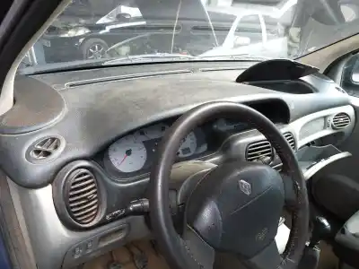 Scrapping Vehicle renault scenic rx4 (ja0) 1.9 dci salomon of the year 2001 powered f9q732