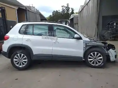 Veicolo di demolizione volkswagen tiguan (5n2) advance bluemotion dell'anno 2001 alimentato cffd