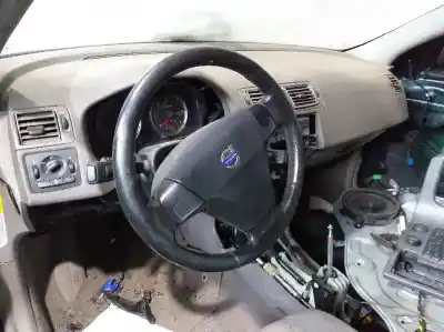 Veículo de Sucata volvo s40 berlina 2.0 d kinetic do ano 2004 alimentado d4204t