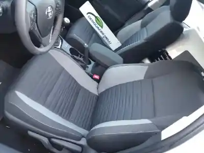 Veículo de Sucata toyota auris feel  116 cv / 85 kw do ano 2001 alimentado 8nr