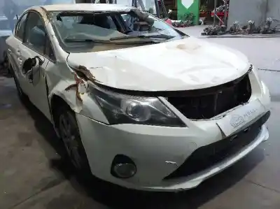 Veículo de Sucata toyota avensis (t27) advance do ano 2001 alimentado 1adftv