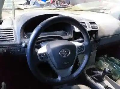 Veículo de Sucata toyota avensis (t27) advance do ano 2001 alimentado 1adftv