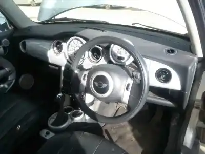 Scrapping Vehicle mini mini (r50, r53) cooper of the year 2001 powered w10b16a
