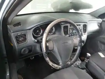 Veicolo di demolizione kia rio 1.6 emotion dell'anno 2006 alimentato g4ed