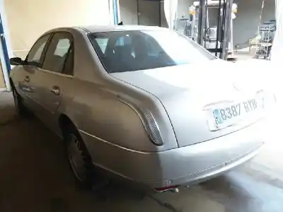 Vehicul casat lancia                                             thesis (115)                                                                                                                                                                                                                                               3.0 v6 24v cae emblema                                                                                                                                                                                                                                     al anului 2002 alimentat 841a000