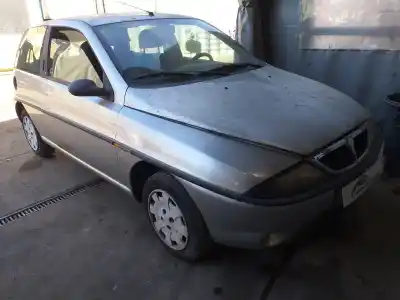 Veicolo di demolizione lancia lancia y 1.2 caprice dell'anno 2001 alimentato 840a3000