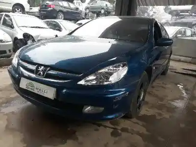 Sloopvoertuig PEUGEOT 607 (S1) Pack van het jaar 2001 aangedreven 4HX