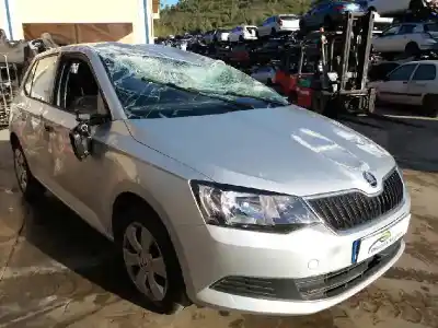Здавання транспортного засобу skoda fabia ambition року 2015 потужний chy