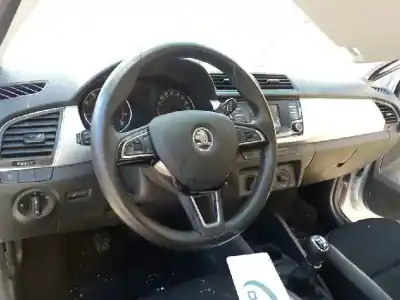 Здавання транспортного засобу skoda fabia ambition року 2015 потужний chy