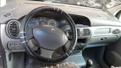 Veículo de Sucata renault scénic i monospace (ja0/1_, fa0_) 1.9 dti (ja1u) do ano 2001 alimentado f9q744