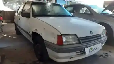 Vehicul casat opel kadett e ls berlina al anului 2001 alimentat 13s