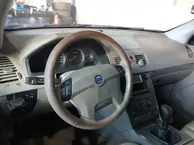 Здавання транспортного засобу VOLVO XC90 D5 Executive (7 asientos) (136kW) року 2005 потужний D5244T4