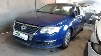 Vehicul casat VOLKSWAGEN PASSAT BERLINA 2.0 TDI al anului 2005 alimentat BKP