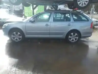 Здавання транспортного засобу skoda octavia combi (1z5) trend року 2001 потужний d-bxe