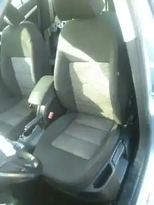 Здавання транспортного засобу skoda octavia combi (1z5) trend року 2001 потужний d-bxe