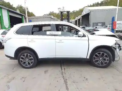 Scrapping Vehicle MITSUBISHI                                         OUTLANDER (GF0)                                                                                                                                                                                                                                            Kaiteki 4WD                                                                                                                                                                                                                                                of the year 2014 powered 4N14